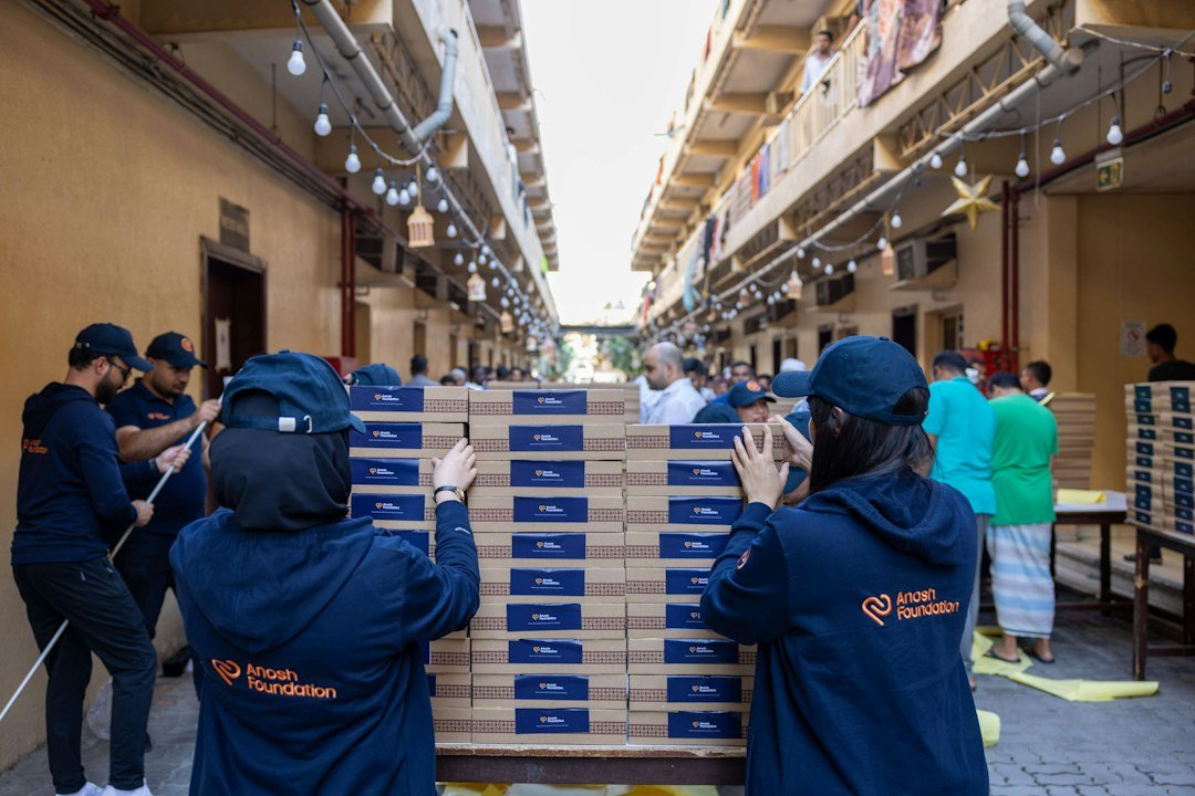 Services volunteers-stacking-boxes-of-food-for-distribution-el92suzd53i